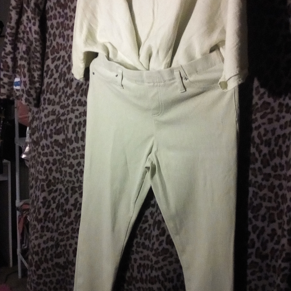Outfit - Picture 5 of 5